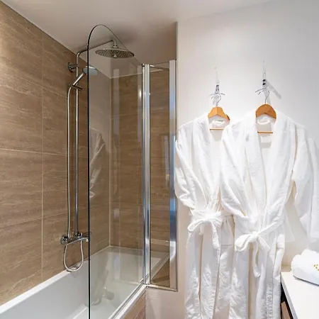 Les Suites 7 Anges - Parking, Vue Cathedrale & Centre Historique Reims Exterior photo