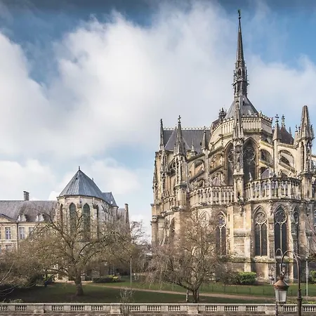 Les Suites 7 Anges - Parking, Vue Cathedrale & Centre Historique Reims Exterior photo