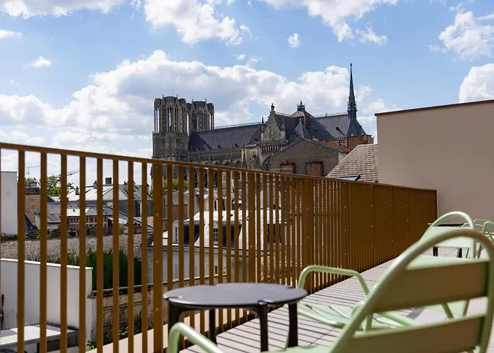 Les Suites 7 Anges - Parking, Vue Cathedrale & Centre Historique Reims
